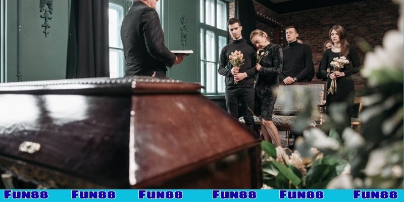 Chuyên gia giải mã nằm mơ thấy 2 quan tài